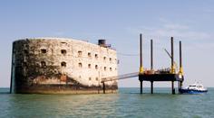 Legendární pevnosti Boyard hrozí zánik. Osudnými se jí staly vlny