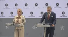 Strany se přetahují o voliče. ANO rozdává slevy na jízdné, vláda zvyšuje platy