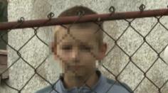 Saša (8) přišel kvůli metanolu o maminku. Teď mu zakázali rodinu