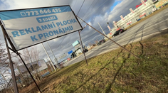 Nelegální billboardy zaplavují Česko. Provozovatel má být napojen na slovenské podsvětí