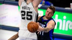 Dončič triple doublem řídil výhru Dallasu, zářil také Litevec z Memphisu