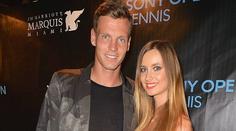 Soutěž krásy ve Wimbledonu! Na tribunách září sexy partnerky tenistů