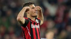 Leverkusen je blízko postupu do Ligy mistrů. Gólem k výhře přispěl i Schick