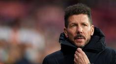 Dojemná rozlučka s tatínkem kouče Atlética. Simeone se těžko bránil slzám