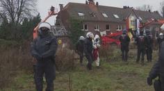 Německým policistům se podařilo vyhnat všechny aktivisty. Protesty pokračují