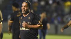 Ronaldinho zesměšnil Messiho bodyguarda, ten pak ukázal ostrý skluz