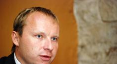Kdo je Miroslav Poche? Přečkal skandály, teď možná položí vládu
