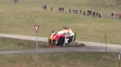 VIDEO: Co si poví posádka rallyového vozu po letu přes střechu?