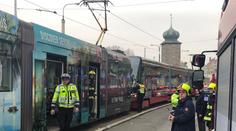 V Praze se srazily dvě tramvaje! Na místě bylo dvanáct zraněných