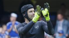 Petr Čech se v Arsenalu vrátil mezi tyče a přiblížil se rekordu!