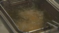 Kuchaři jídlo ve fritézách často přepalují. Stát tomu chce zabránit
