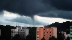 VIDEO: Zlověstný jev v Trutnově zachytila kamera. Na místo míří meteorologové