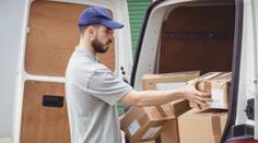 Nestíháme doručovat, přiznali dopravci. Na dárky musíte počkat