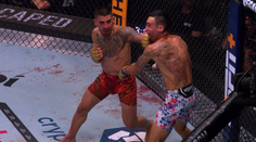 Topuria obhájil pás UFC, jako první knokautoval Hollowaye