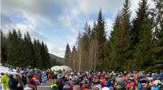 Polské skiareály jsou plné. Téměř nikdo tu nemá roušku, stěžuje si Čech