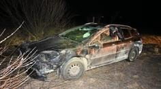 14letý chlapec sedl za volant a sešrotoval auto. Dvě dívky jsou vážně zraněné