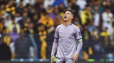 Trenér Al-Nassru vinil Ronalda z porážky. Fanoušci pak skandovali Messiho jméno