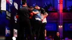 Šipkař na World Matchplay málem zkolaboval. Utkání nedohrál