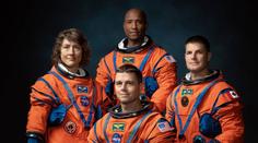 Člověk po 50 letech opět obletí Měsíc. NASA oznámila jména astronautů