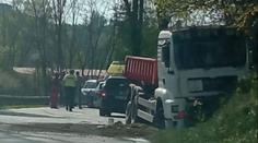 Nehoda na Třebíčsku: Při střetu kamionu a osobních aut se zranilo pět lidí