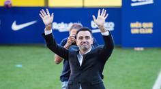 Xavi byl uveden do funkce. Fanoušci skandovali jeho jméno, přál i Messi