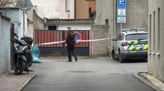 V Praze našli těžce zraněnou napadenou ženu. Policie dopadla podezřelého muže