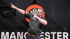 Finále v Dublinu ovládl James Wade, finalista Clayton stále lídrem