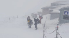 Horská služba zachraňovala ze Sněžky tři vyčerpané turisty. Jeden byl v trenkách
