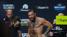 McGregorův hororový comeback. Zranění v prvních vteřinách, vítězí Holloway