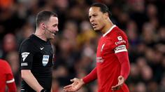 Jasná penalta pro Reds, zuří fanoušci. Komise vysvětlila, proč sudí nepochybil