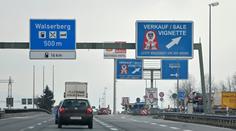 Připravte se na dražší dovolenou. Dálniční známky v zahraničí zdražily