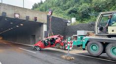 Mrtvá matka s dítětem i "létající" BMW. Neděle je ve znamení nehod