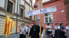 "Slušní lidé" dostali tisícové pokuty za přerušení divadelní hry