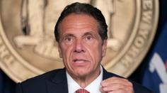 Guvernér New Yorku měl sexuálně obtěžovat ženy, politik nařčení odmítá
