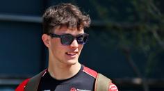 Ciao, Olivere Bearmane. Britský pilot lituje svých pozdravů během Velké ceny Číny