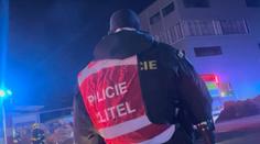 Detaily o tajemné skupině, která útočila v Pardubicích. Proč zapálila zbrojovku