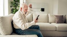 Důchodci zuří kvůli rozhodnutí vlády: "Sami by za ty peníze chcípli hlady!"
