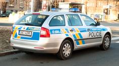 Zloděj se převlékl za prodavače a vyrazil krást. V obchodě se sám uvěznil