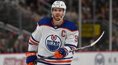 McDavid má 100 asistencí. Zvládl to jako první od dob Gretzkého