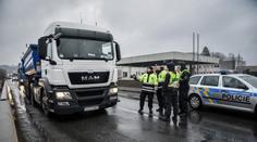 Policisté honí na hranici vymyšlené migranty. Trénují na ty pravé