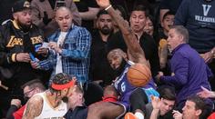 Bojovník LeBron opět předváděl divy. Po tygřím skoku se objevil i mezi diváky
