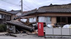Zemětřesení v Japonsku už má nejméně 62 obětí, úřady zrušily varování před tsunami