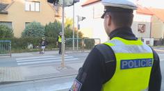 Zebra se za tebe nerozhlédne: Policisté učí děti, jak se chovat na přechodu