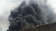 Kladno pohltil černý kouř! Hořela nelegální skládka pneumatik