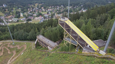 Harrachov zastavil rekonstrukci skokanského areálu. Město nedáme, hlásá starosta