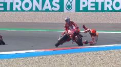 Márquez v kvalifikaci opět upadl. Tentokrát najel zezadu do soupeře