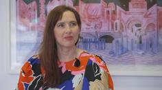 Česká výtvarnice se setkala s britskou královnou. Z nadšení udělala faux pas