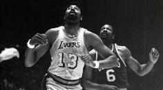 První v historii. NBA ocení legendu, navždy vyřadí její číslo