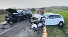 Při vážné nehodě u Plzně se zranilo šest lidí. Malé dítě je v kritickém stavu