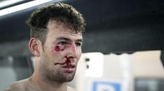 Smolař Cavendish opět spadnul a závod končil v krvi! VIDEO